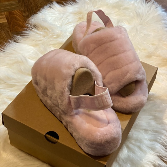 Light Pink FluffYeah Ugg Slides w/free pink mask - Picture 11 of 12